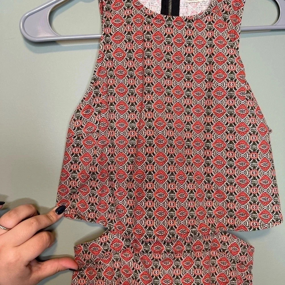 Hollister‎ cutout side dress - Picture 4 of 8